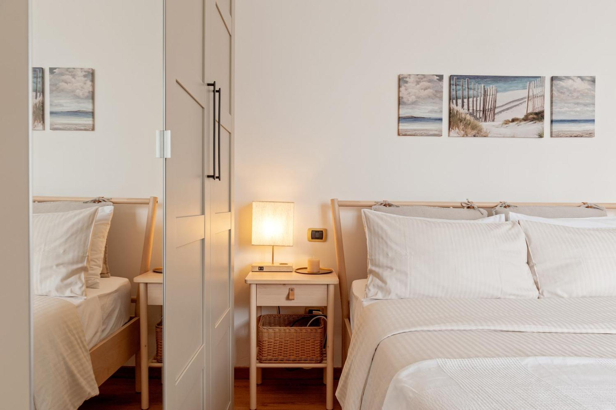Cozy Retreat In Coastal Livornoアパートメント エクステリア 写真