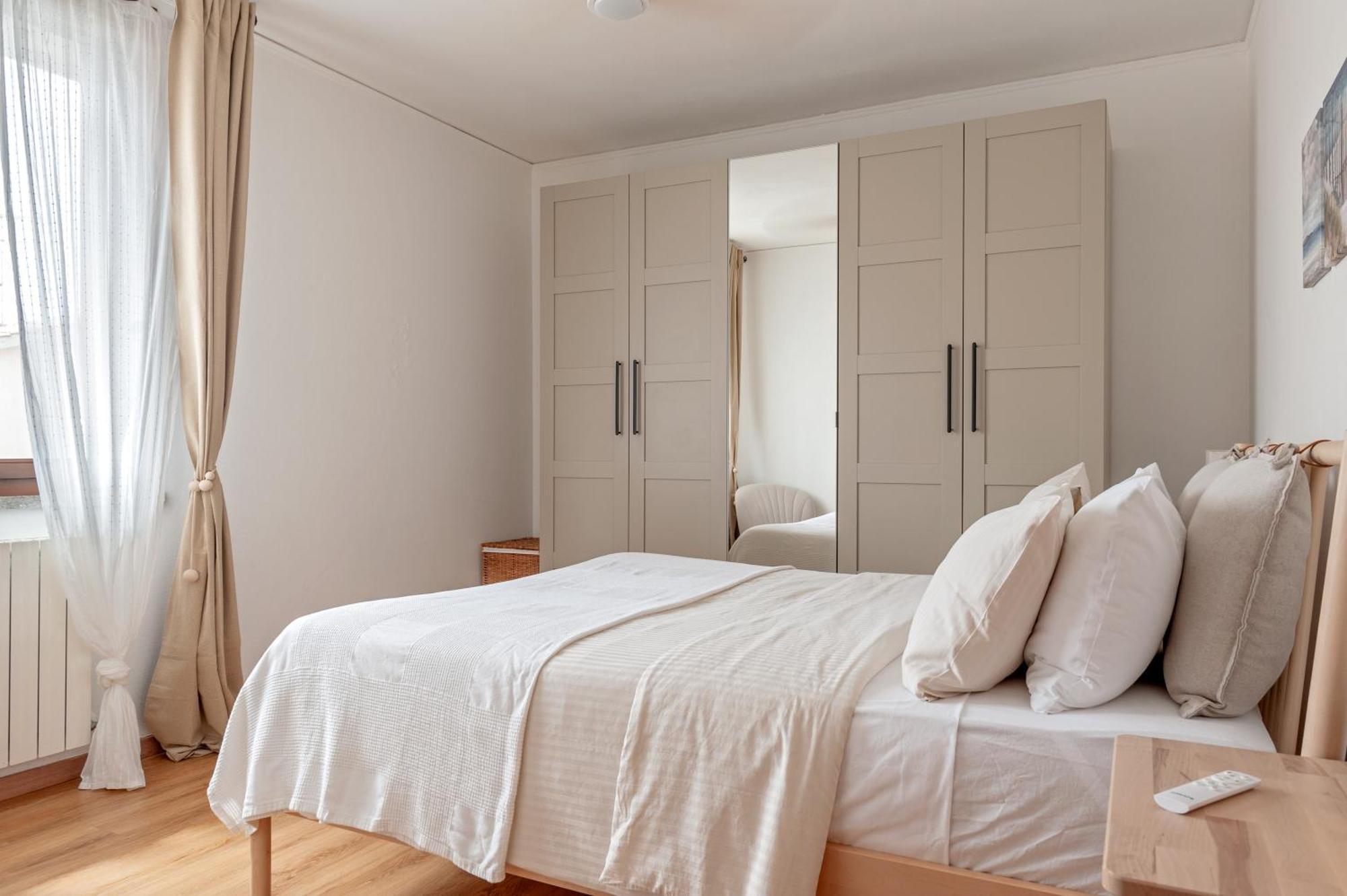 Cozy Retreat In Coastal Livornoアパートメント エクステリア 写真