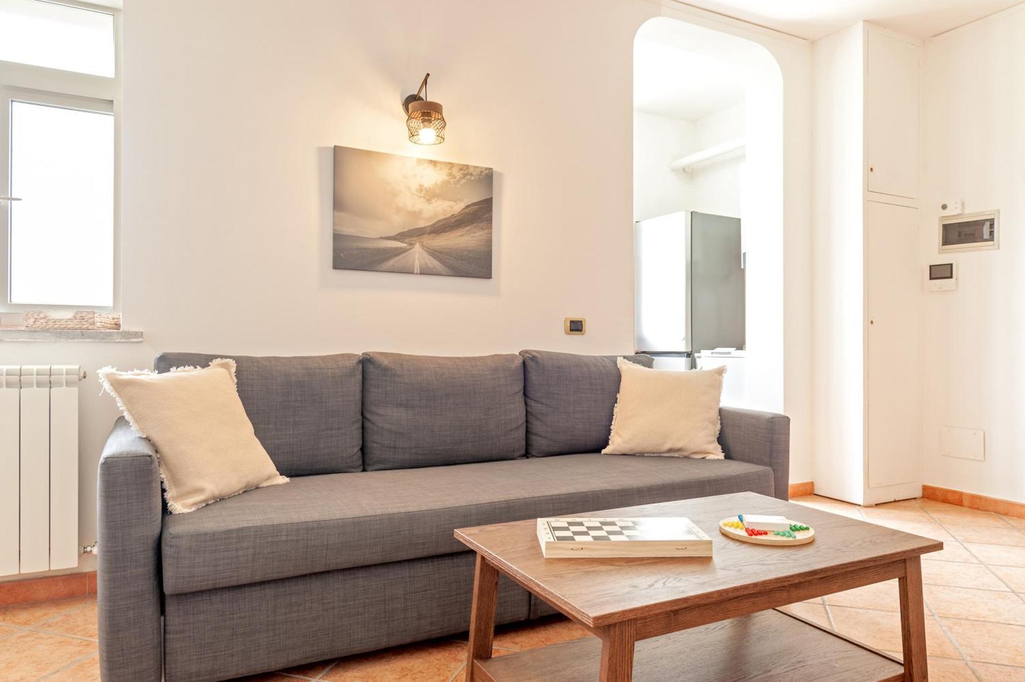 Cozy Retreat In Coastal Livornoアパートメント エクステリア 写真